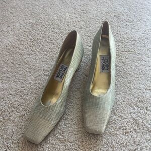 Timothy Hitsman Women's Textured Cream Heels